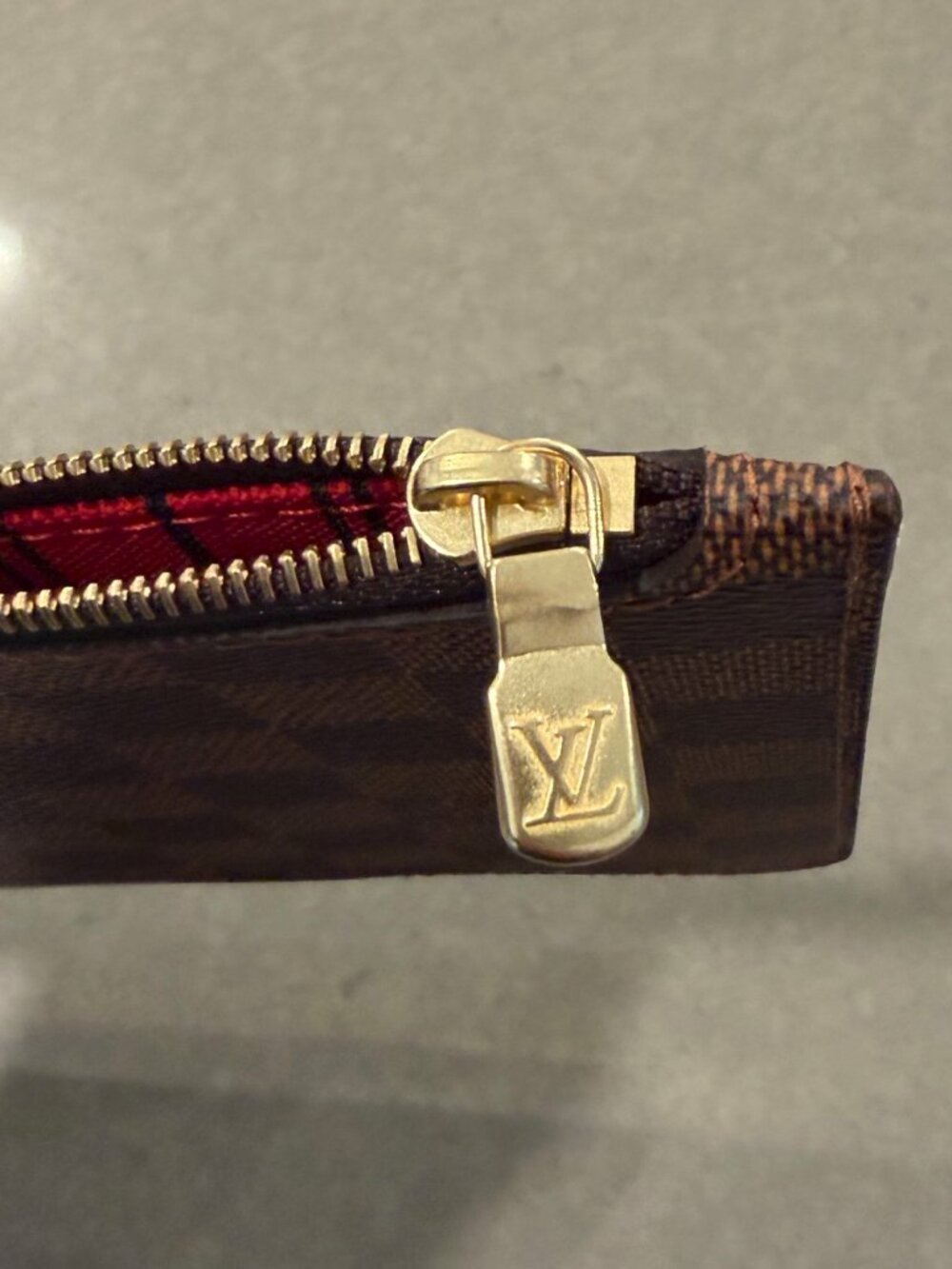Louis Vuitton Neverfull Pochette (Damier Ebene / Cerise) – Never Used - Picture 4 of 5